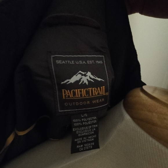 Men's performance outerwear jacket. - Picture 5 of 9